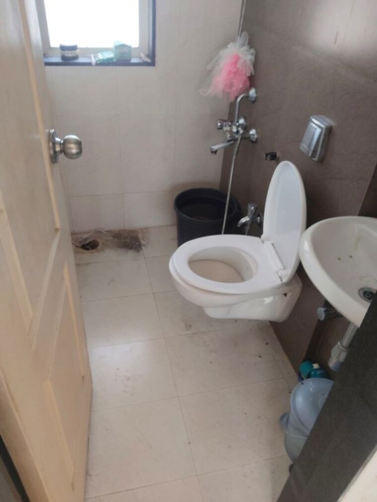 Bathroom, rizvi-gabriel-house 2 Bedroom 650 Sq.Ft. Apartment In Mahim Mumbai 10572261