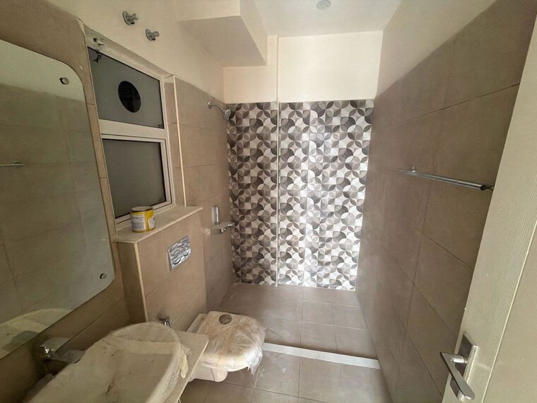 Bathroom, sector 23 3 Bedroom 1550 Sq.Ft. Builder Floor In Sector 23 Gurgaon 10572298