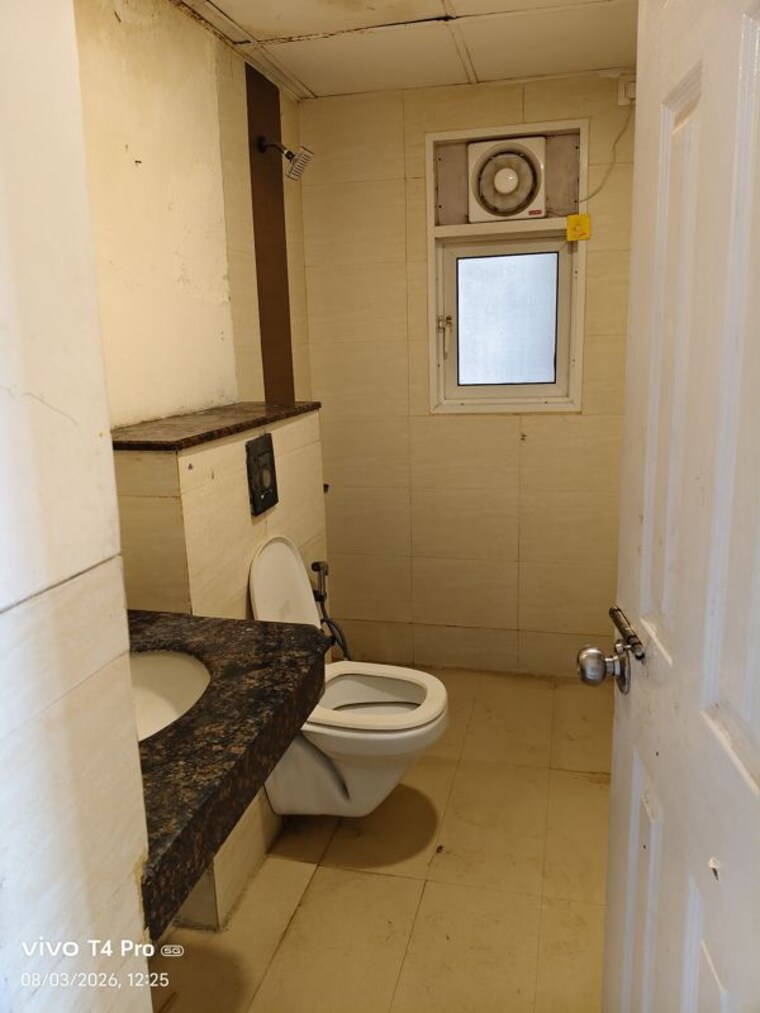 Bathroom, jaypee-green-pavillion-heights 3 Bedroom 2004 Sq.Ft. Apartment In Sector 128 Noida 10570350