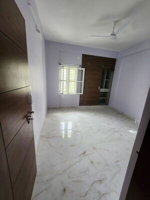 Room in 2 BHK Builder Floor at Hsr Layout Sector 2 – for Rent