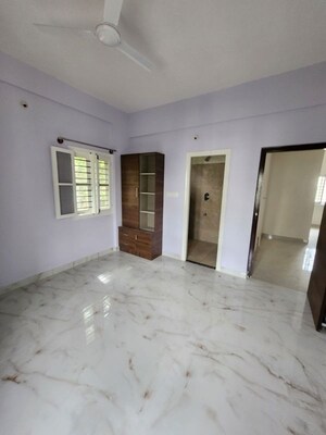 Room in 2 BHK Builder Floor at Hsr Layout Sector 2 – for Rent