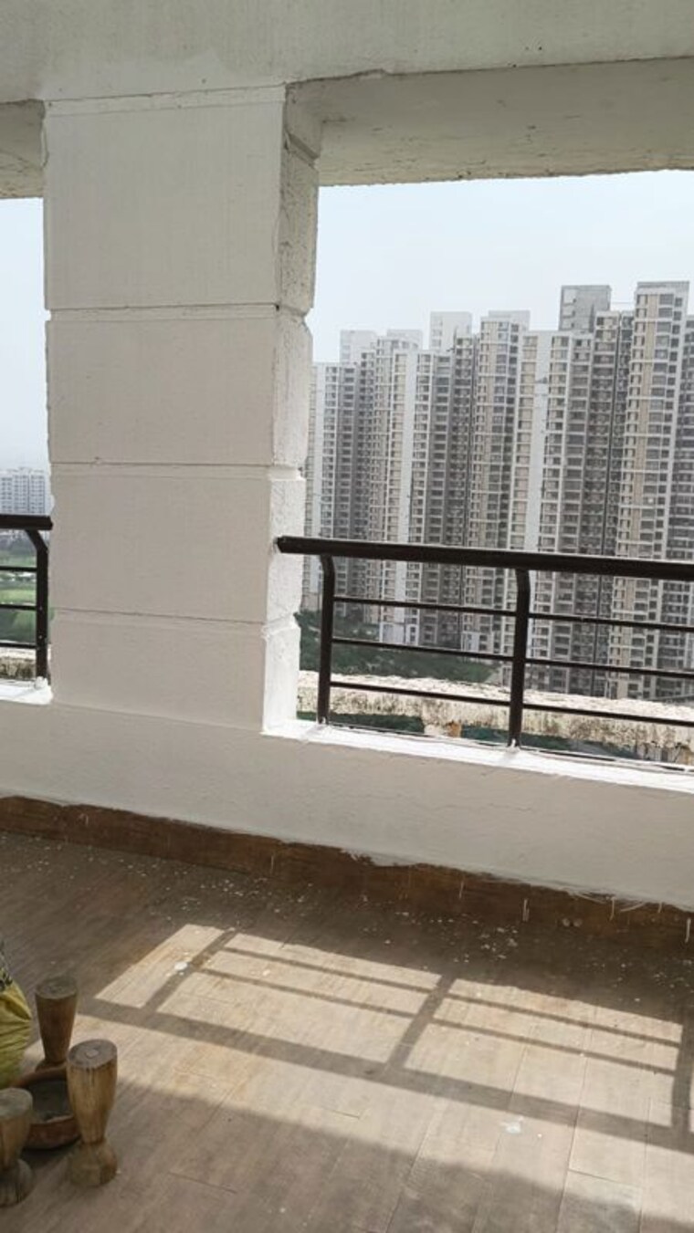 Balcony, jaypee-greens-kalypso-court 4 Bedroom 3755 Sq.Ft. Apartment In Sector 128 Noida 10520868