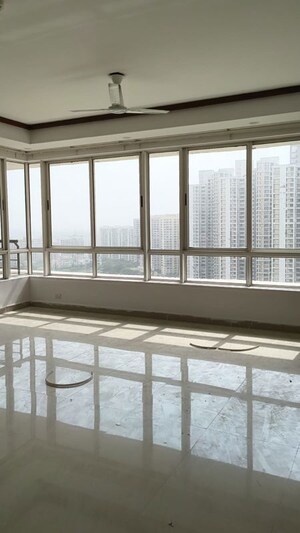 Kitchen in 4 BHK Apartment at Jaypee Greens Kalypso Court, Sector 128 – for Rent