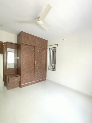 Room in 2 BHK Builder Floor at Hsr Layout Sector 3 – for Rent