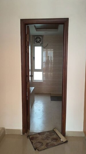 Room in 4 BHK Apartment at Jaypee Kalypso Court, Sector 128 – for Rent