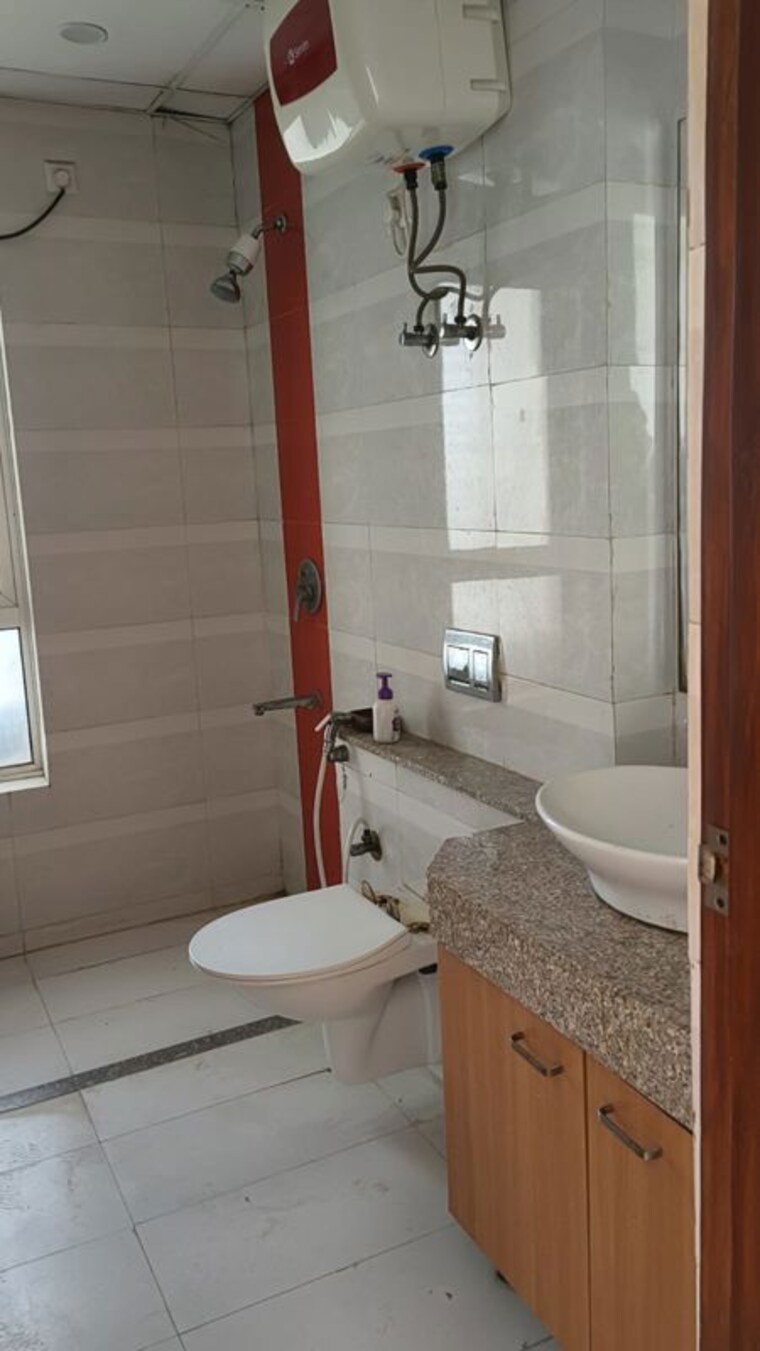 Bathroom, jaypee-kalypso-court 4 Bedroom 3751 Sq.Ft. Apartment In Sector 128 Noida 10520541