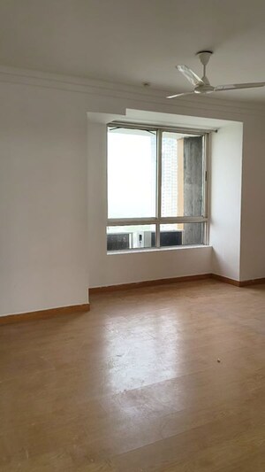 Room in 4 BHK Apartment at Jaypee Kalypso Court, Sector 128 – for Rent