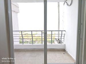 Room in 3.5 BHK Apartment at 3C Lotus Panache, Sector 110 – for Rent