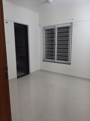 Room in 2 BHK Apartment at Brahma Vantage B, Bavdhan – for Rent