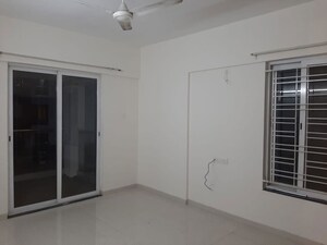 Room in 2 BHK Apartment at Brahma Vantage B, Bavdhan – for Rent