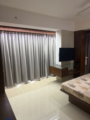 Bedroom in 2 BHK Apartment at Dheeraj Serenity, Santacruz West – for Rent