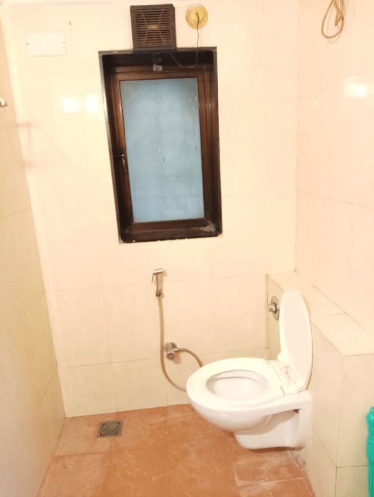 Bathroom, suchidham-complex 2 Bedroom 800 Sq.Ft. Apartment In Goregaon East Mumbai 10572358