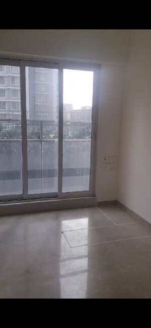 Room in 2.5 BHK Apartment at Sangam The Luxor, Goregaon West – for Rent