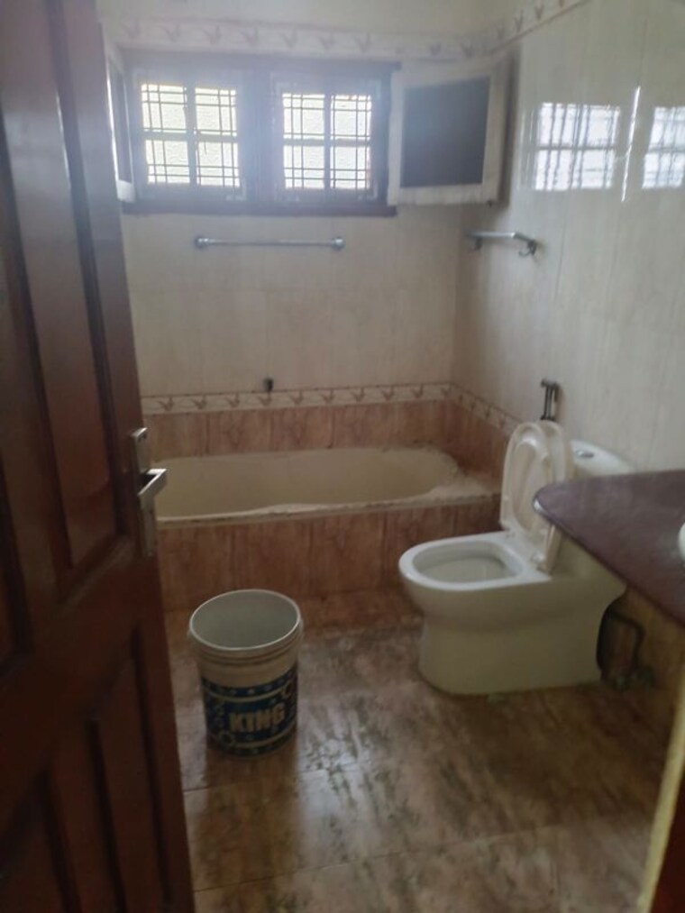 Bathroom, jubilee-residency 6+ Bedroom 65000 Sq.Ft. Independent House In Jubilee Hills Hyderabad 10572398