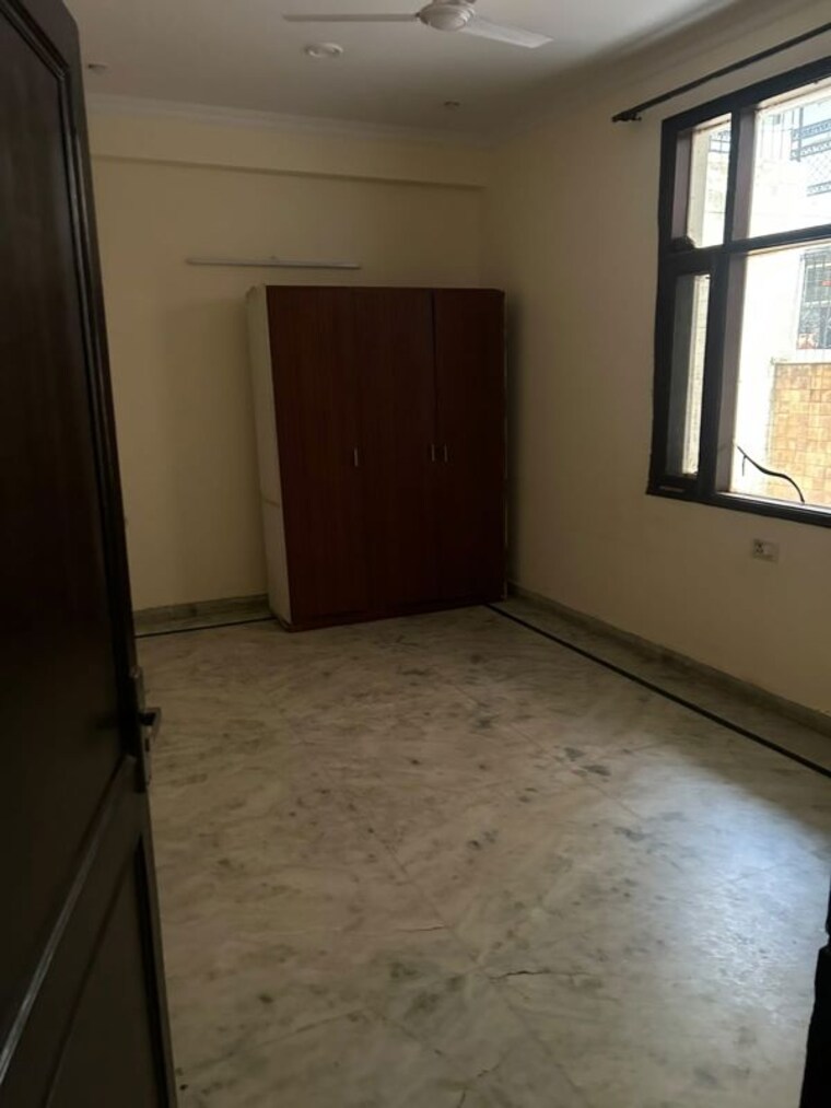 Room, sector 21 3 Bedroom 1400 Sq.Ft. Builder Floor In Sector 21 Gurgaon 10572402
