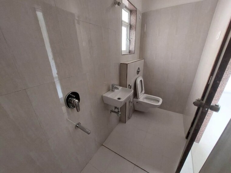 Bathroom, dosti-tulip 2 Bedroom 583 Sq.Ft. Apartment In Balkum Pada Thane 10572400