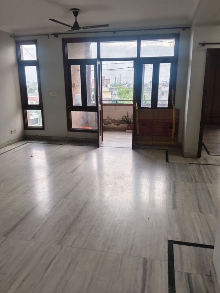 Room, royal-garden-estate 3.5 Bedroom 1670 Sq.Ft. Apartment In Sector 61 Noida 10572397