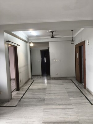 Building Lobby in 3.5 BHK Apartment at Royal Garden Estate, Sector 61 – for Rent
