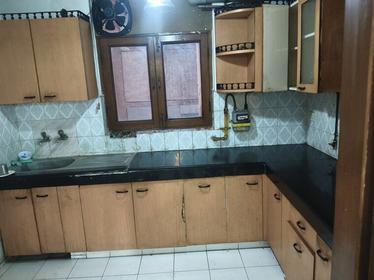 Kitchen, royal-garden-estate 3.5 Bedroom 1670 Sq.Ft. Apartment In Sector 61 Noida 10572397