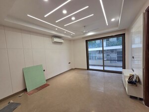 Room in 4 BHK Builder Floor at Vipul World Plots, Sector 48 – for Rent
