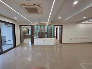 Room in 4 BHK Builder Floor at Vipul World Plots, Sector 48 – for Rent