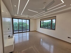Room in 4 BHK Builder Floor at Vipul World Plots, Sector 48 – for Rent