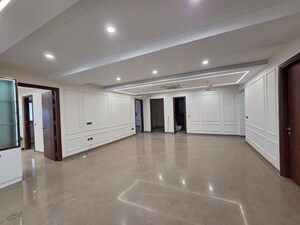 Room in 4 BHK Builder Floor at Vipul World Plots, Sector 48 – for Rent