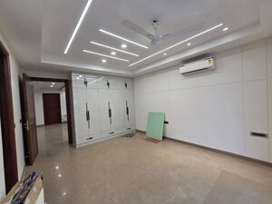 Room in 4 BHK Builder Floor at Vipul World Plots, Sector 48 – for Rent