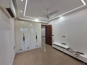 Room in 4 BHK Builder Floor at Vipul World Plots, Sector 48 – for Rent