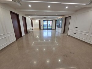 Parking in 4 BHK Builder Floor at Vipul World Plots, Sector 48 – for Rent