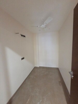 Room in 4 BHK Builder Floor at Vipul World Plots, Sector 48 – for Rent