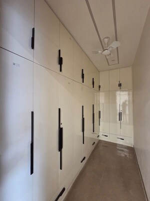 Building Lobby in 4 BHK Builder Floor at Vipul World Plots, Sector 48 – for Rent