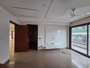 Room in 4 BHK Builder Floor at Vipul World Plots, Sector 48 – for Rent