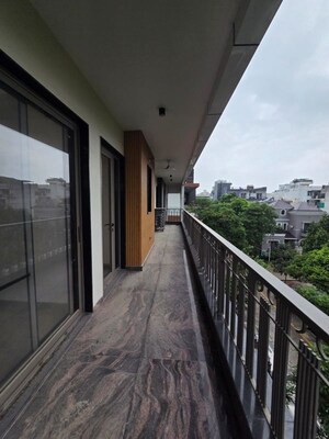 Balcony in 4 BHK Builder Floor at Vipul World Plots, Sector 48 – for Rent