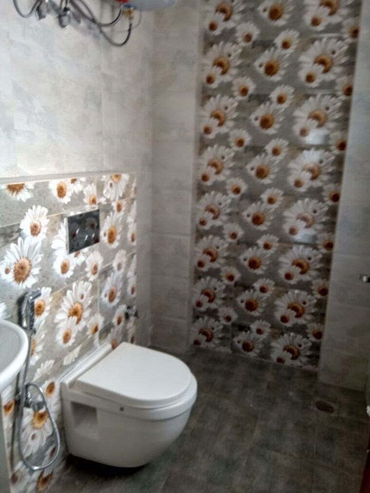 Bathroom, ireo-victory-valley 4 Bedroom 3210 Sq.Ft. Apartment In Sector 67 Gurgaon 10572425
