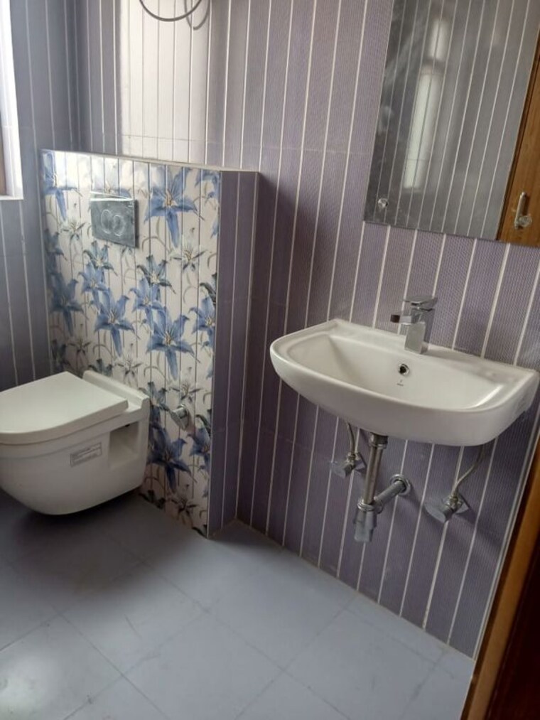 Bathroom, ireo-victory-valley 4 Bedroom 3210 Sq.Ft. Apartment In Sector 67 Gurgaon 10572425
