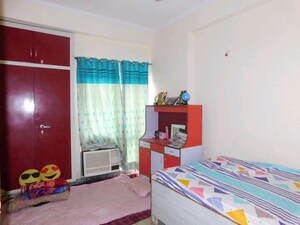 Bedroom in 2.5 BHK Apartment at Antriksh Golf View, Sector 78 – for Rent