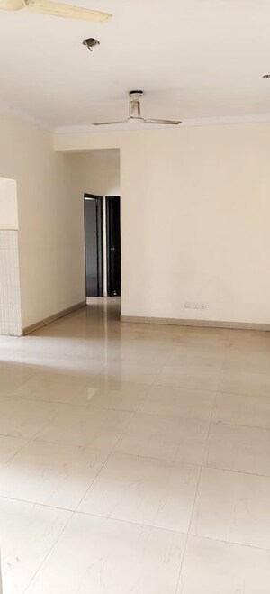 Room in 2.5 BHK Apartment at Antriksh Golf View, Sector 78 – for Rent