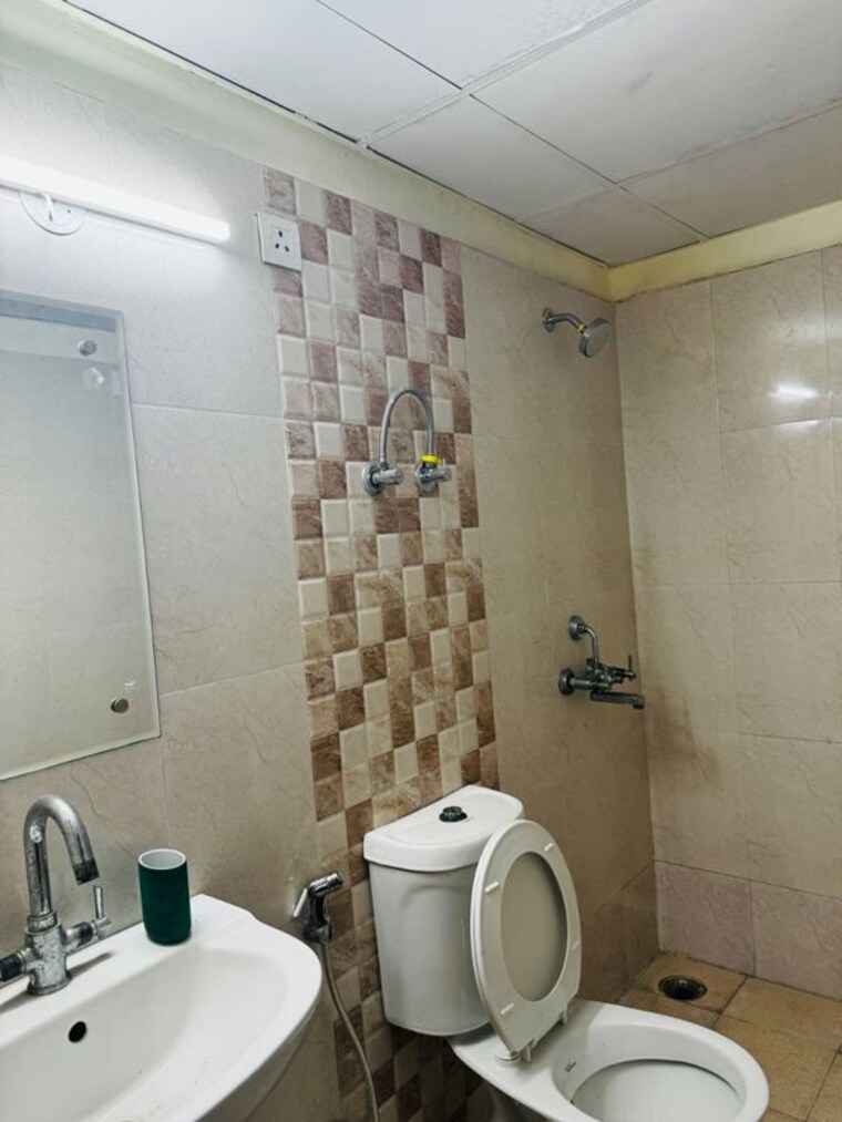 Bathroom, amrapali-silicon-city 3 Bedroom 1420 Sq.Ft. Apartment In Sector 76 Noida 10395471
