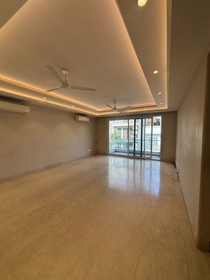 Room in 3 BHK Builder Floor at Greater Kailash Part 3 – for Rent
