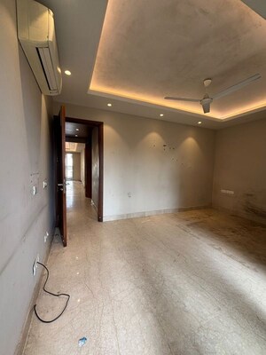 Room in 3 BHK Builder Floor at Greater Kailash Part 3 – for Rent