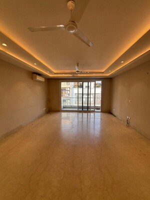 Room in 3 BHK Builder Floor at Greater Kailash Part 3 – for Rent