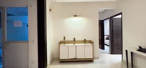 Room in 2 BHK Apartment at AIG Park Avenue, Sector 4 Greater Noida – for Sale
