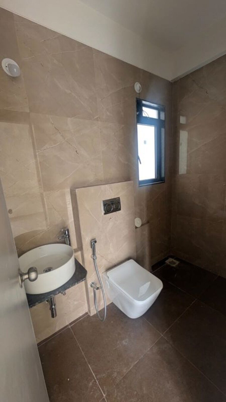 Bathroom, damji-shamji-mahavir-spring-tulip-phase-1 2 Bedroom 720 Sq.Ft. Apartment In Pokhran Road No Two Thane 10572489