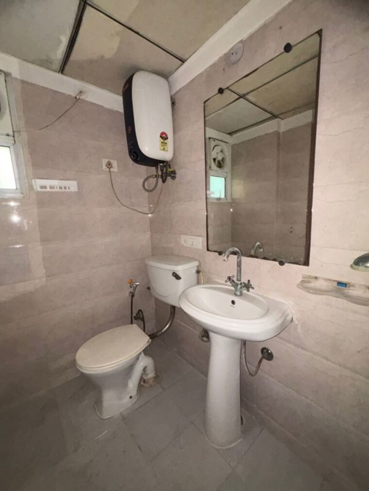 Bathroom, gaur-city-2-16th-avenue 2 Bedroom 1060 Sq.Ft. Apartment In Sector 16c Greater Noida Greater Noida 10390000