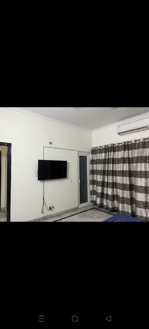Room in 3.5 BHK Villa at Sector 48 – for Rent