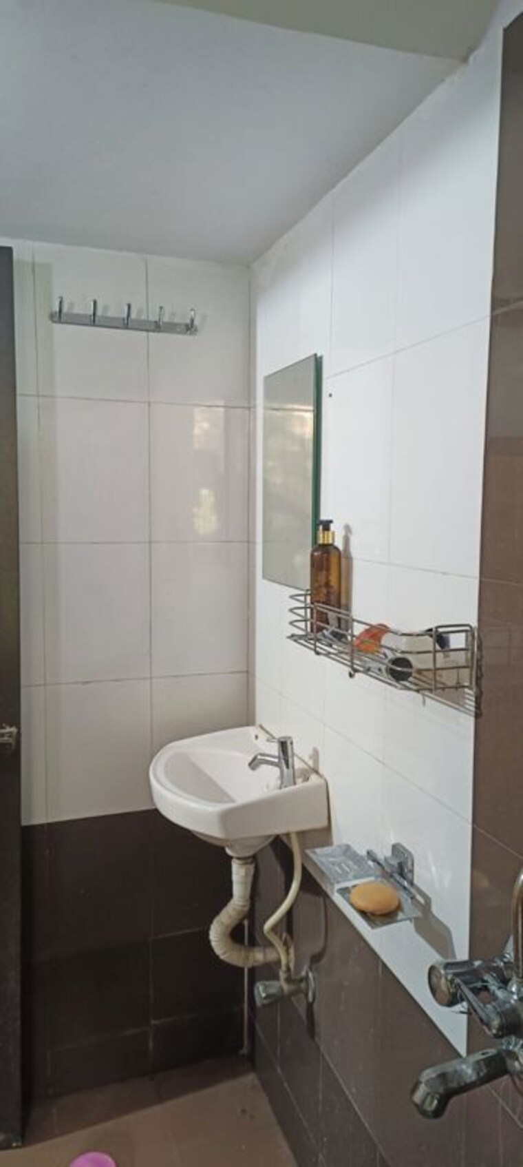 Bathroom, godrej-emerald 1.5 Bedroom 500 Sq.Ft. Apartment In Ghodbunder Road Thane 10572541