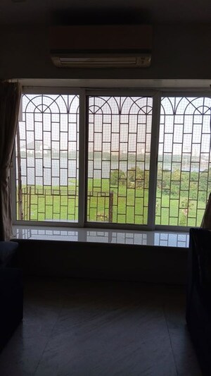 Room in 2 BHK Apartment at Powai Cosmopolitan CHS, Powai – for Rent