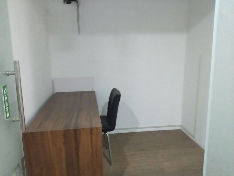 Room, sector 17 Commercial Office Space 2500 Sq.Ft. In Sector 17 Chandigarh 10572555
