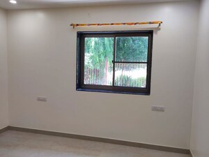 Room in 3 BHK Apartment at Kalkaji – for Rent